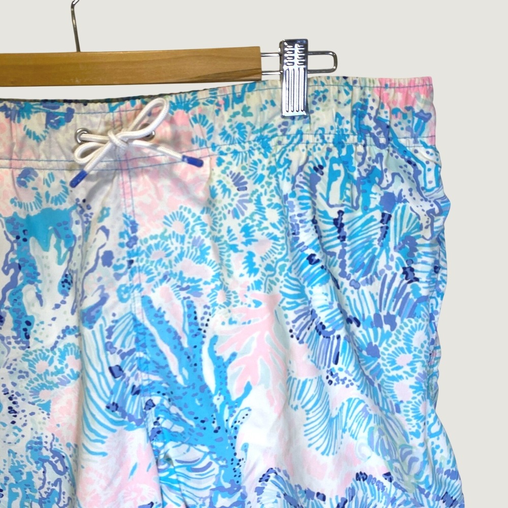 Lilly Pulitzer Capri Trunk Mens Large Blue Pink Coral Swim Shorts Excellent